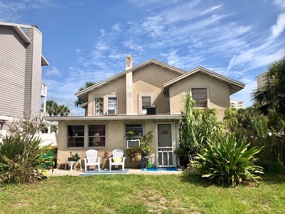 Backyard. parking. 2 reserved spots