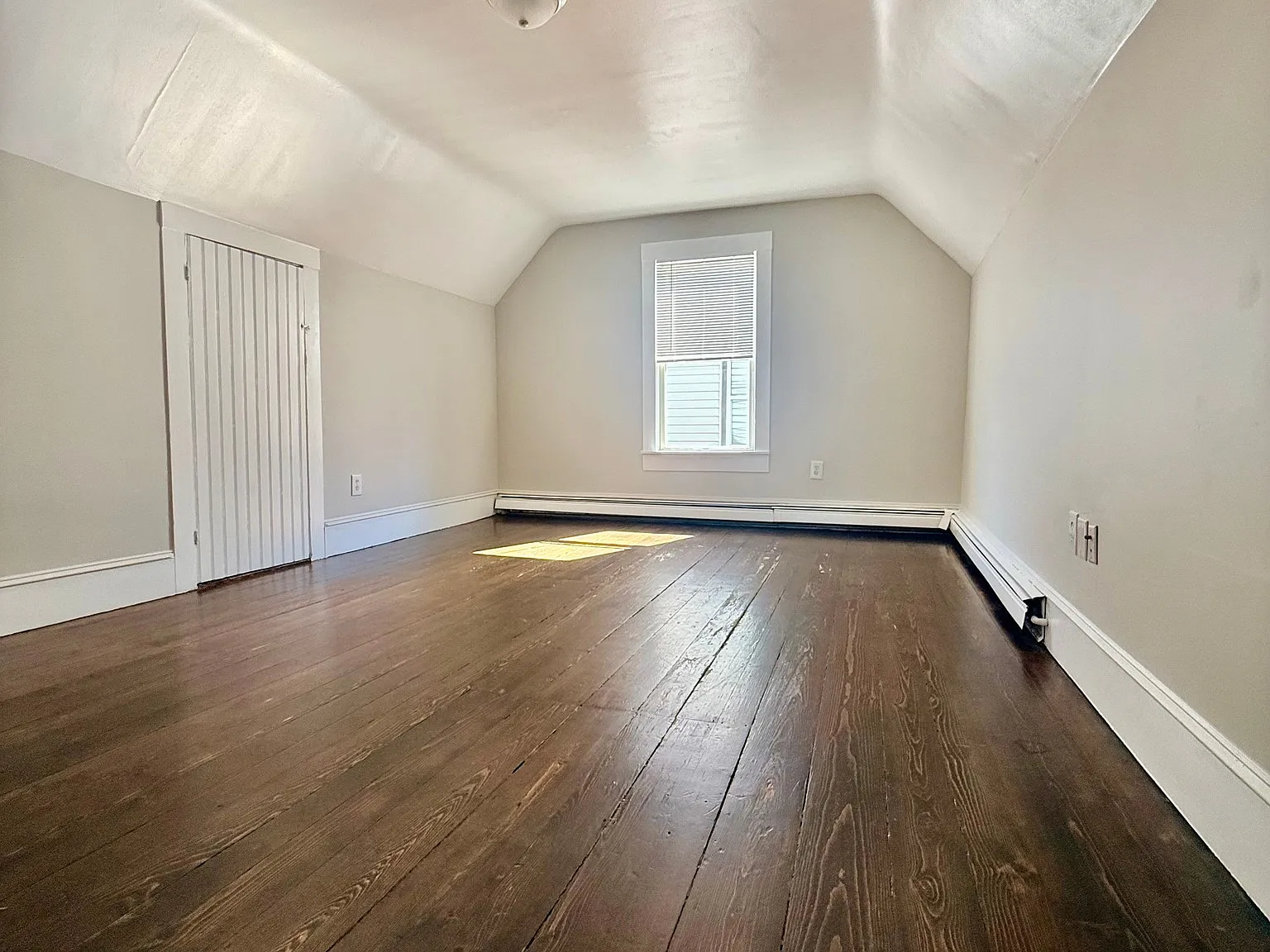 5 bed, 1.0 bath, $3,400 — Photo 3