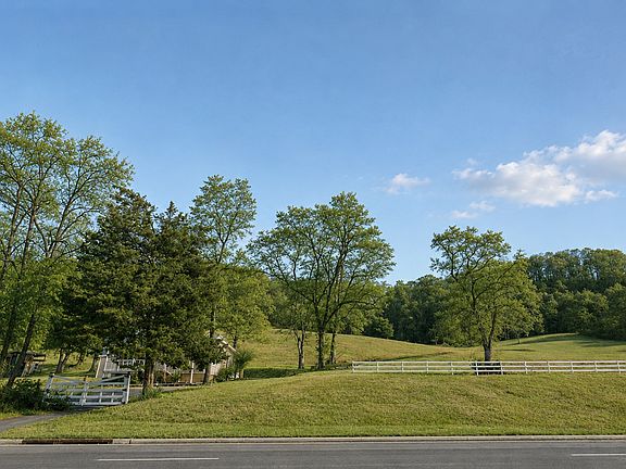 3rd image of 1445 Franklin Rd