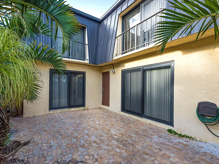 2471 Waterside Dr — Photo 13