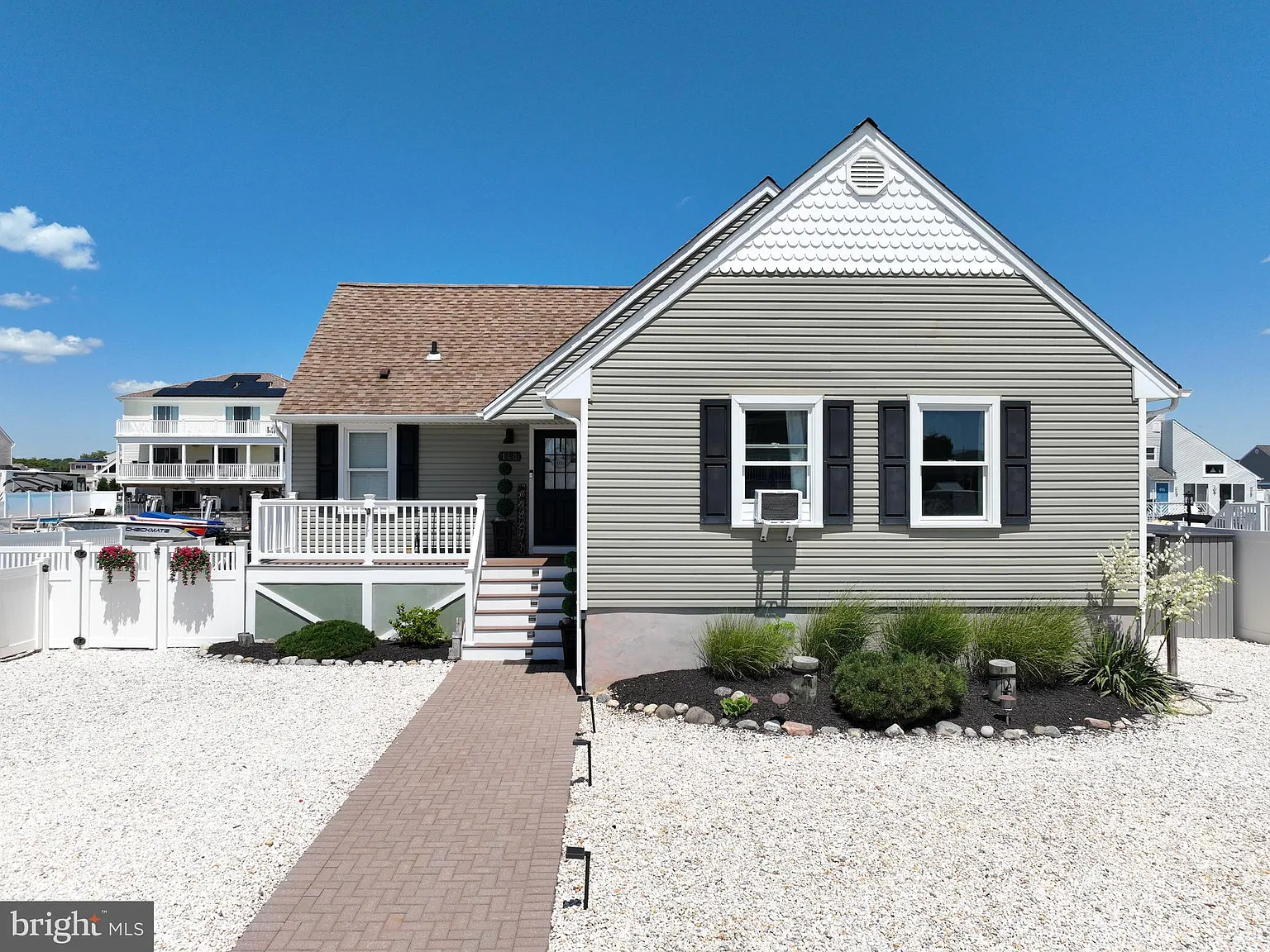 3 bed, 1190 sqft, $2,550 — Photo 2