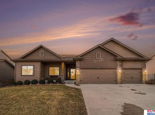 19017 Redwood St, Omaha, NE 68136