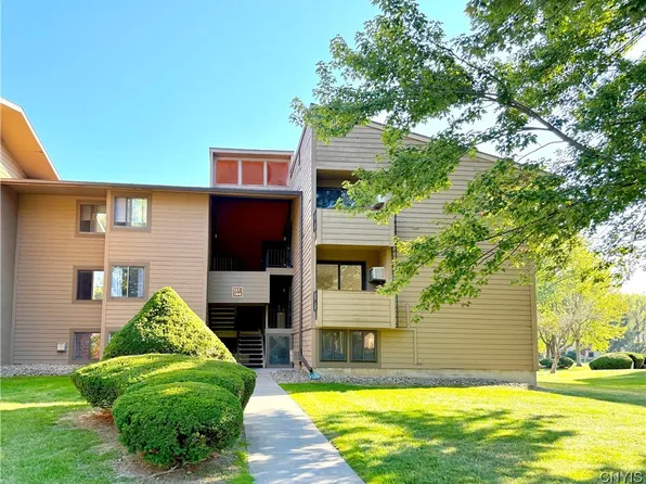 141 Watertree Dr, East Syracuse, NY 13057