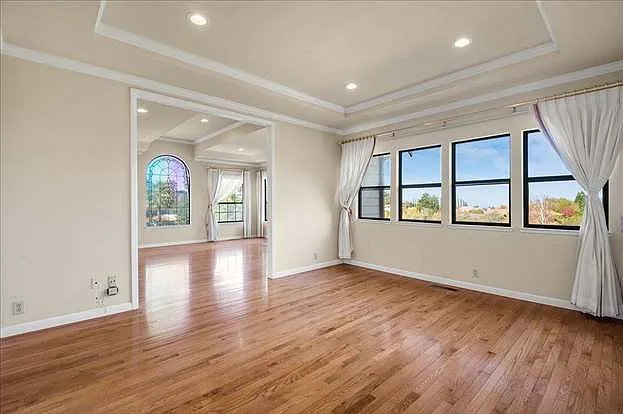 6 bed, 3790 sqft, $7,500 — Photo 4