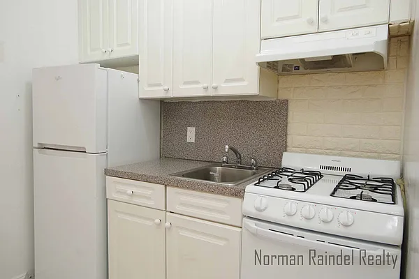 Rented by Norman Raindel, LREB | media 3