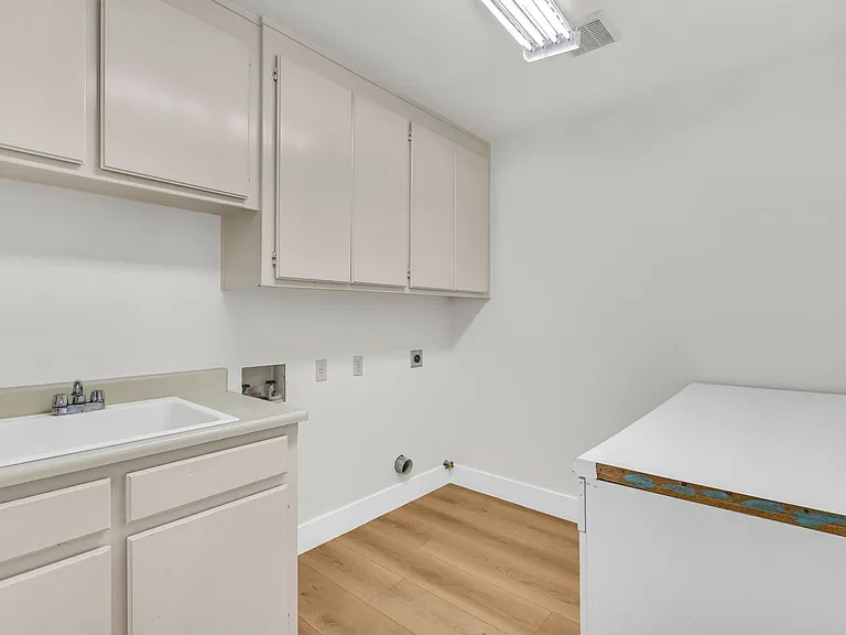 5650 Edgeview Dr — Photo 29