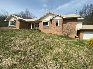 1704 Ruffner Br, Elkview, WV 25071