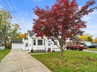 25 Edgewood Rd, Lancaster, NY 14086