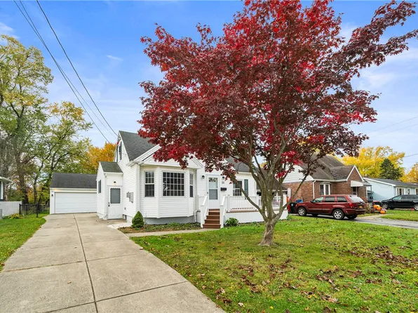 25 Edgewood Rd, Lancaster, NY 14086