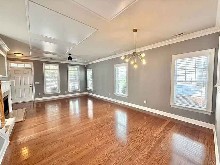 7758 Acc Blvd — Photo 3