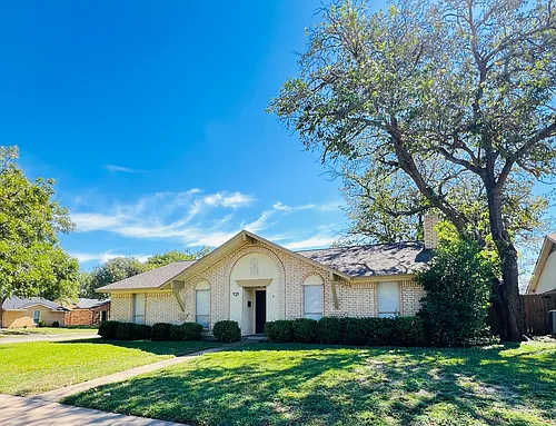 2102 Richwood Dr Photo 1