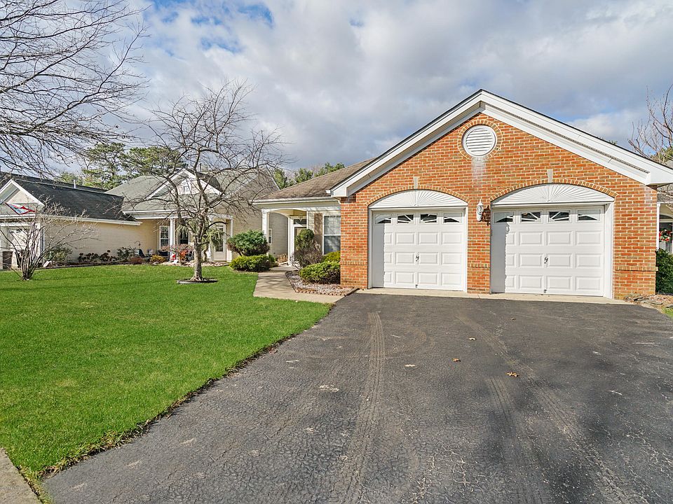 1st image of 13 Bellflower Dr