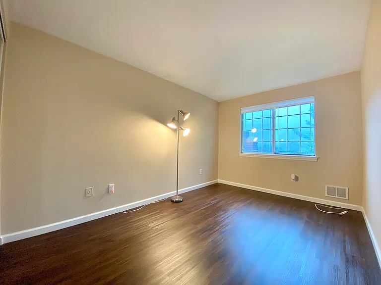 10A Saturn Ln — Photo 16