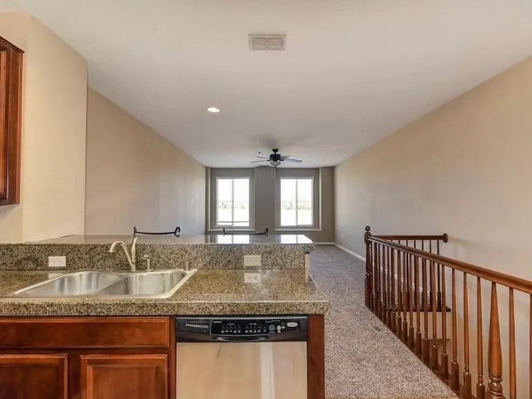 1506 Hudson Cir — Photo 8