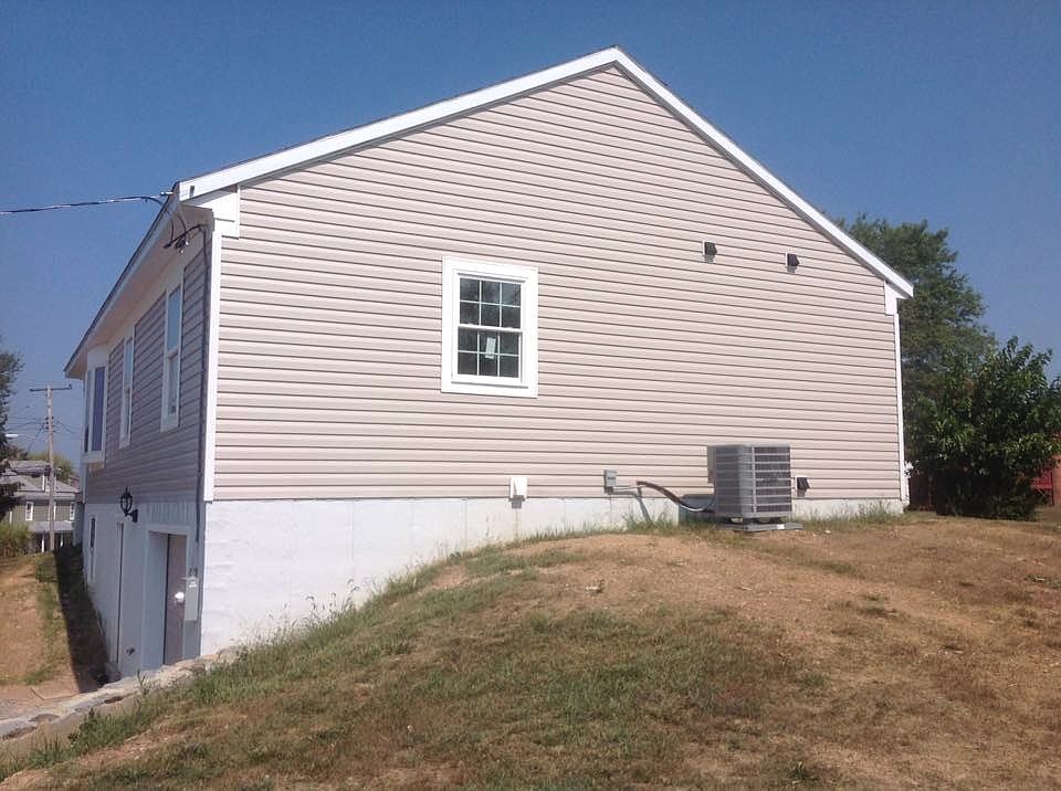 2nd image of 152 Fairfax St