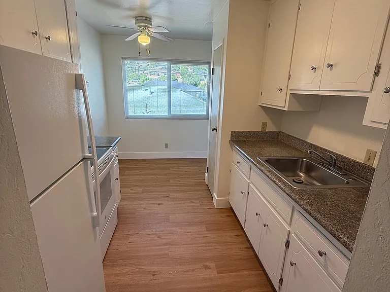 Four Seasons Apartments — Photo 9