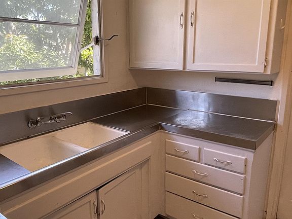 3rd image of 2455 Silver Lake Blvd