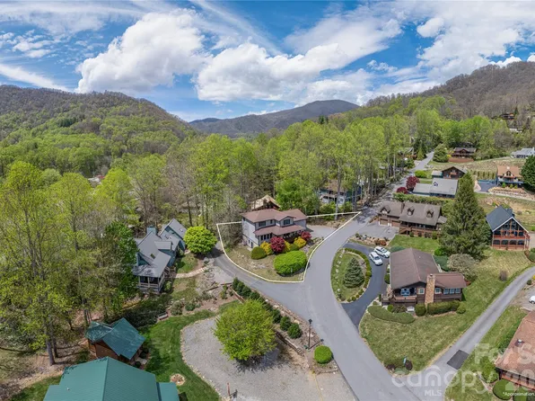 129 Valley Creek Dr, Maggie Valley, NC 28751