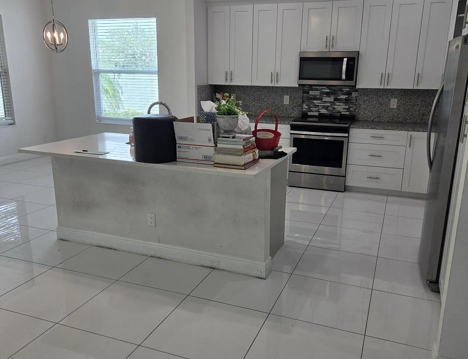 4 bed, 3.0 bath, 2346 sqft, $3,800 — Photo 4