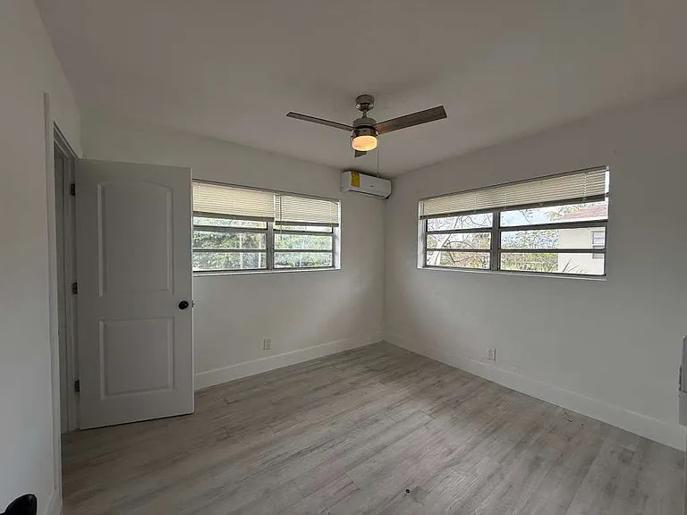 2770 SW 2nd St #C — Photo 10