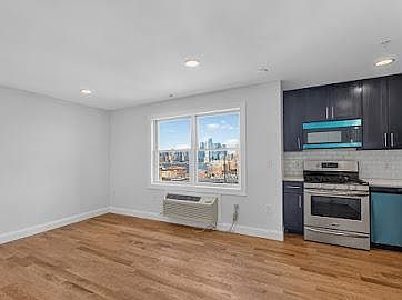 3rd image of 315 7th St APT 603