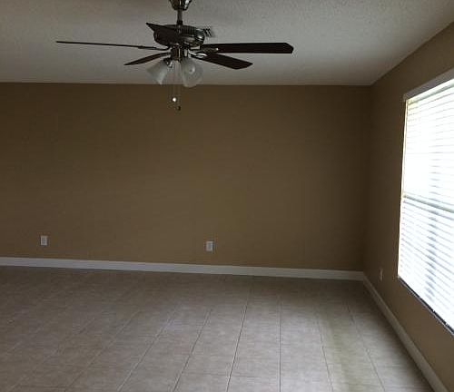 3rd image of 321 NE 10th St