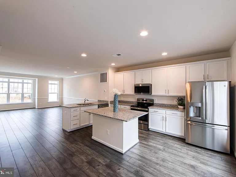 206 Apsley Ter — Photo 3