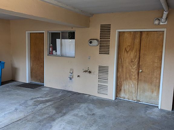 5th image of 290 Carlton Ave #1