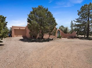 4 Demas Rd, Santa Fe, NM 87508