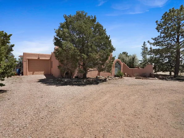 4 Demas Rd, Santa Fe, NM 87508