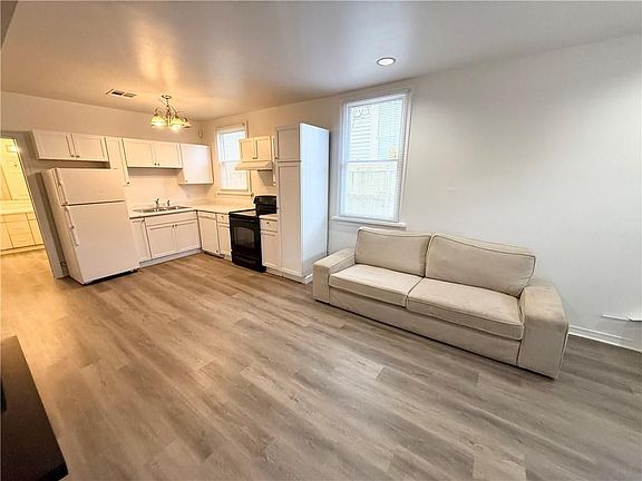4th image of 918 Lowerline St #A