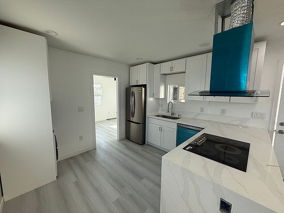 3rd image of 312 1/2 Milbrae St