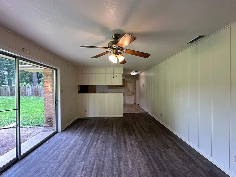 2725 Tanglewood Dr — Photo 10
