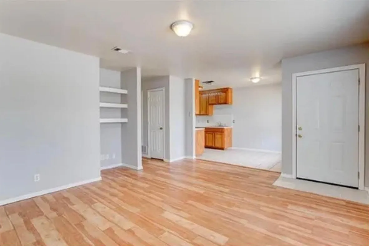 609 Race St — Photo 3