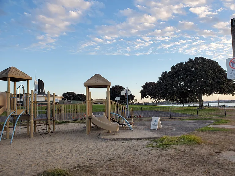 2540 Clairemont Dr #101 — Photo 44