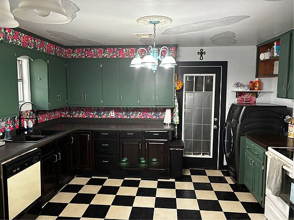 5th image of 209 S Neal St