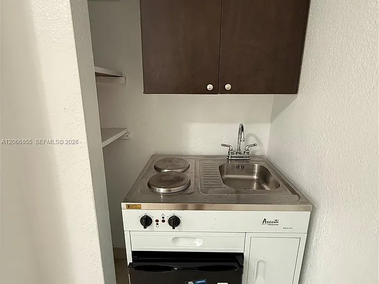 1255 SW 6th St #1 — Photo 3