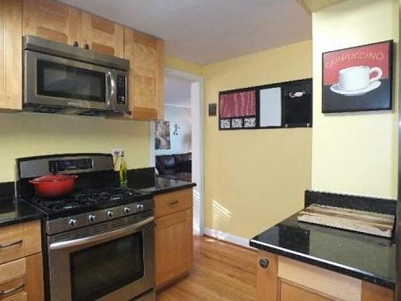 4th image of 913 N Patton Ave