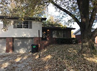 1304 Express Dr, Belleville, IL