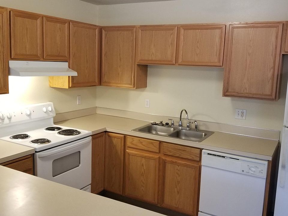 2nd image of 18310 SE Abernethy Ln APT A