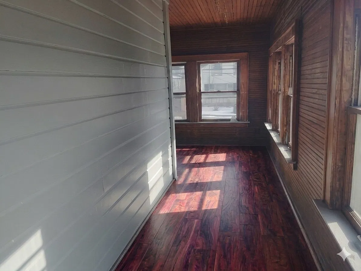 733 E Laurel St — Photo 4