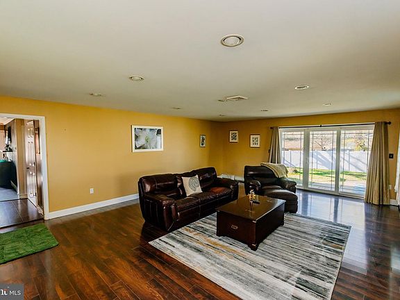 2nd image of 35 Mimosa Ln