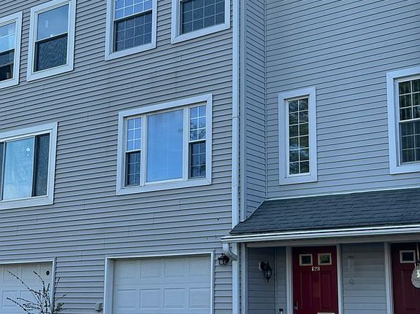 123 Knowles Ave