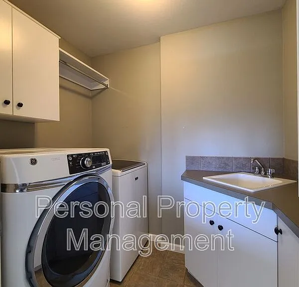 2085 34th St — Photo 15