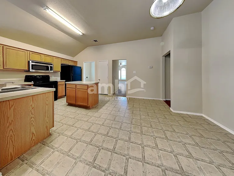 721 Nancy Dr — Photo 4