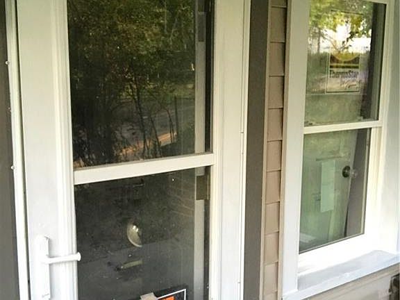 4th image of 512 W Center St