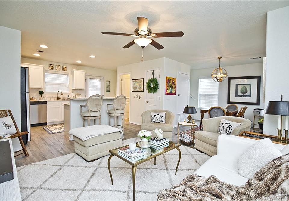 1st image of 271 S Breakwater Ln