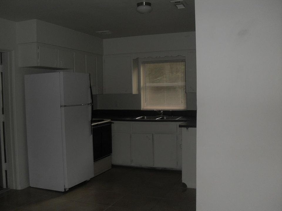 1st image of 2212 Eiffel Dr