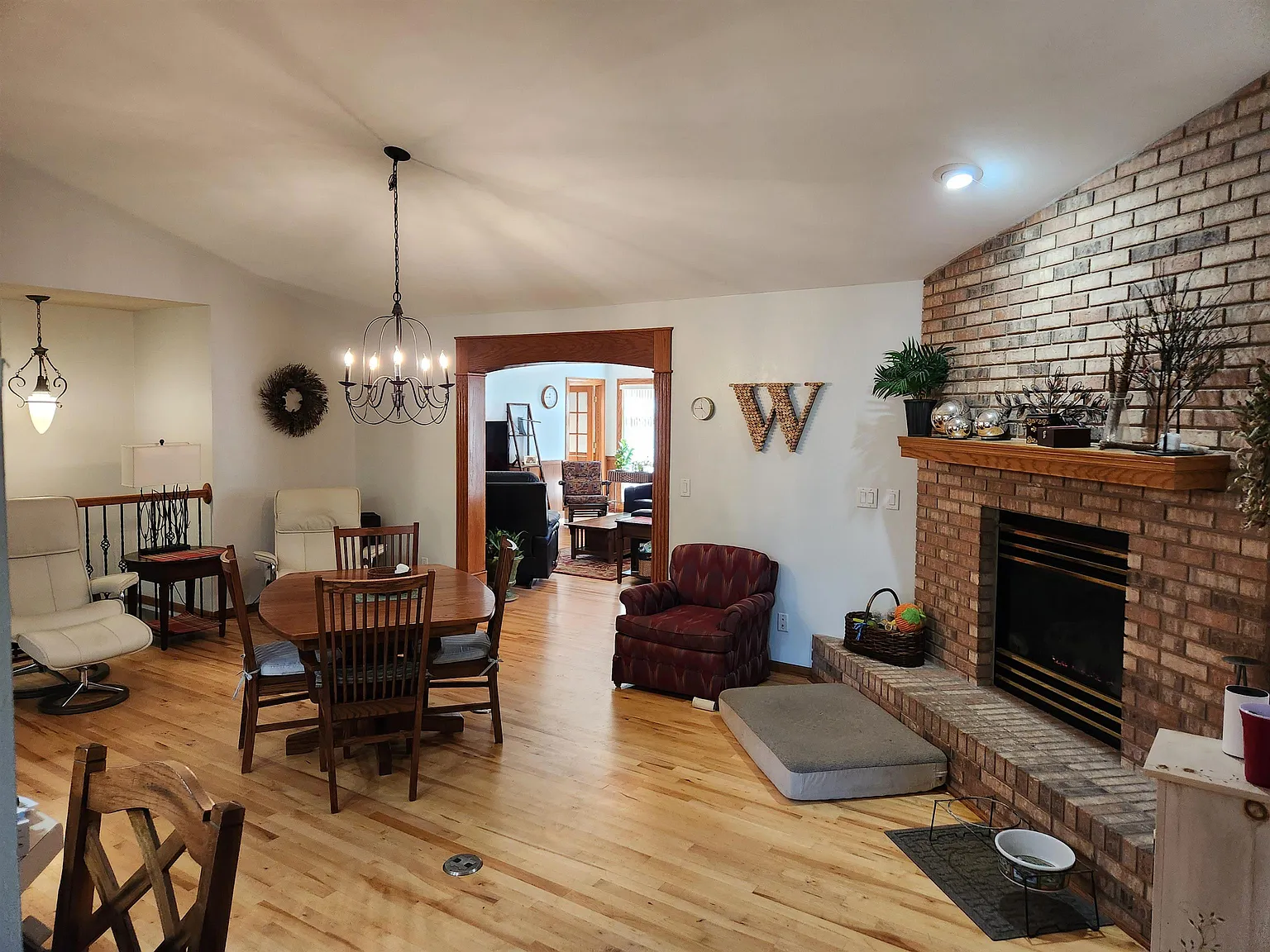 4 bed, 3.0 bath, 3000 sqft, $3,100 — Photo 2