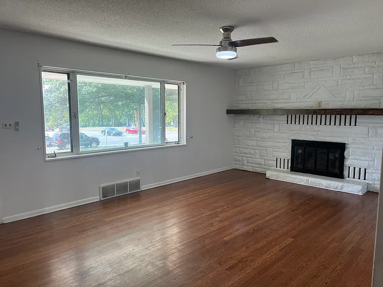 7146 Parallel Pkwy — Photo 2
